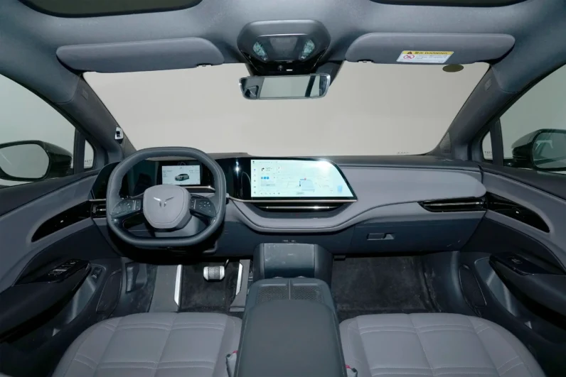 Hongqi EH7