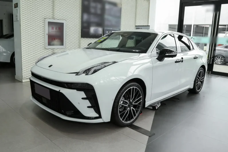 Lynk & Co 03