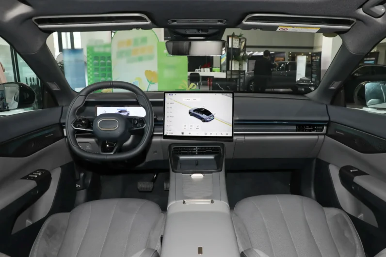 Lynk & Co 07 EM-P