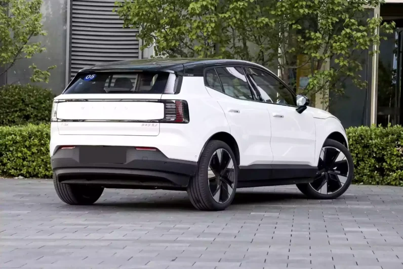 VOLVO EX30